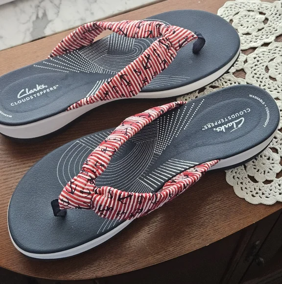 Brand NEW Clarks Cloudsteppers Women's Red and Black Sandals SZ 12 - Picture 2 of 10